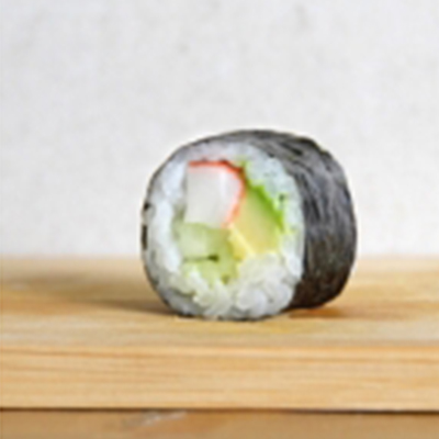 Maki surimi con aguacate pepino