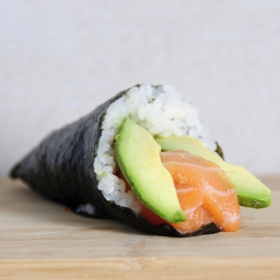 Temaki de salmón con aguacate