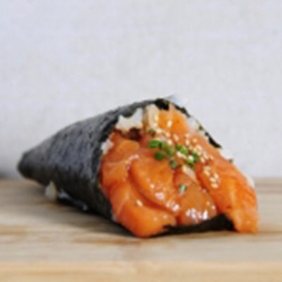 Temaki de salmón picante